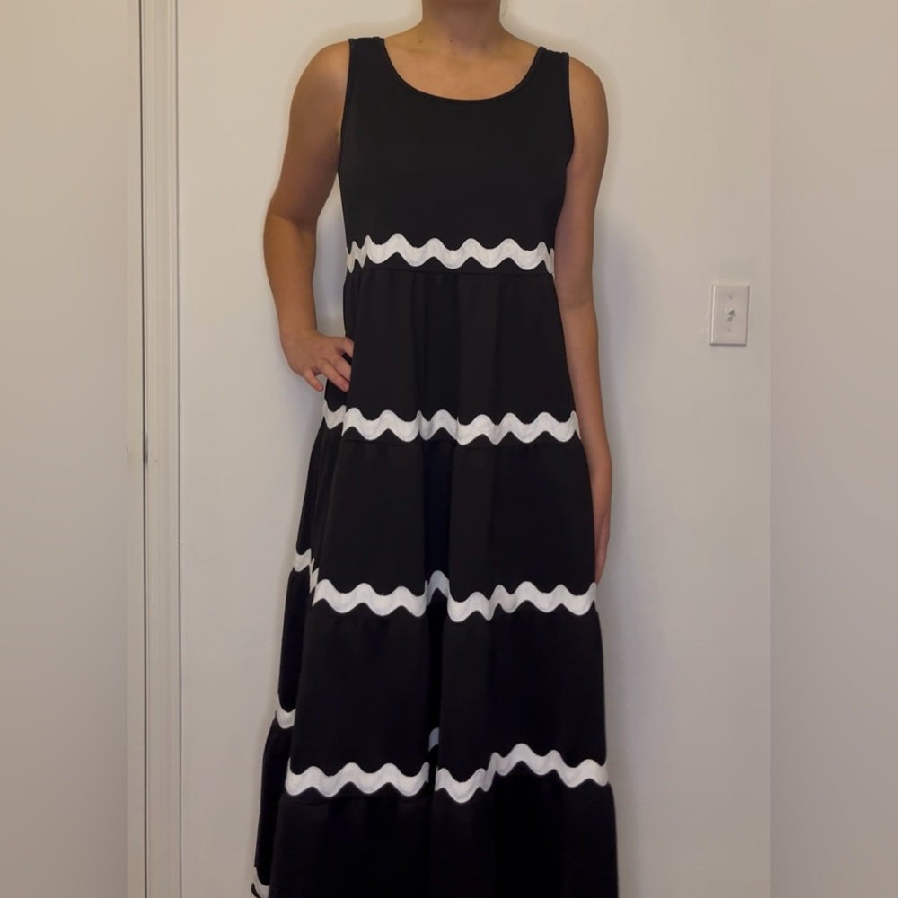 Chic Black and White Maxi Dress